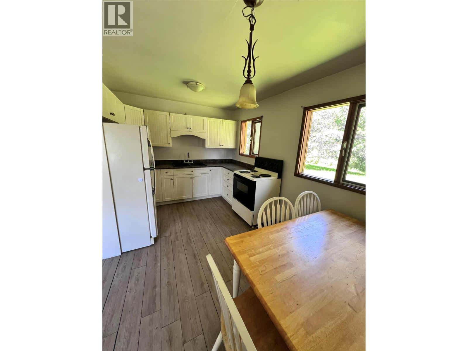 44 Hollingsworth Road — Cherryville, British Columbia - Photo 4 of 48