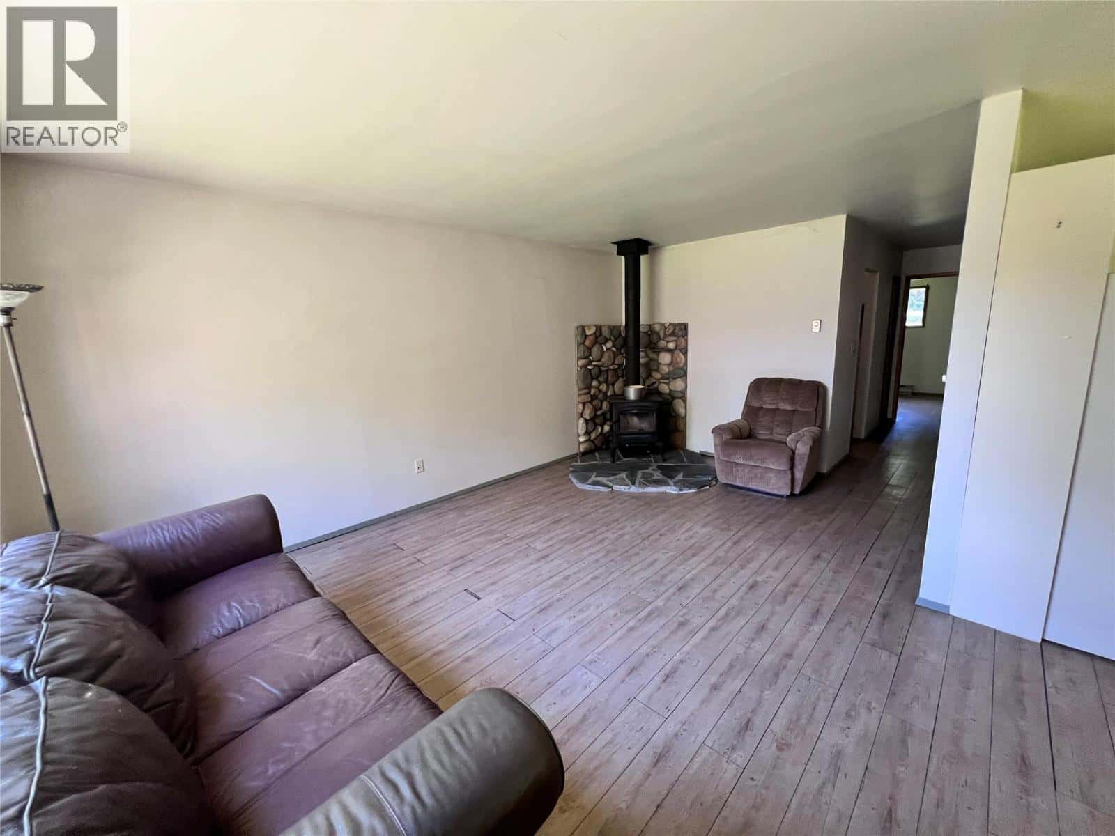 44 Hollingsworth Road — Cherryville, British Columbia - Photo 5 of 48