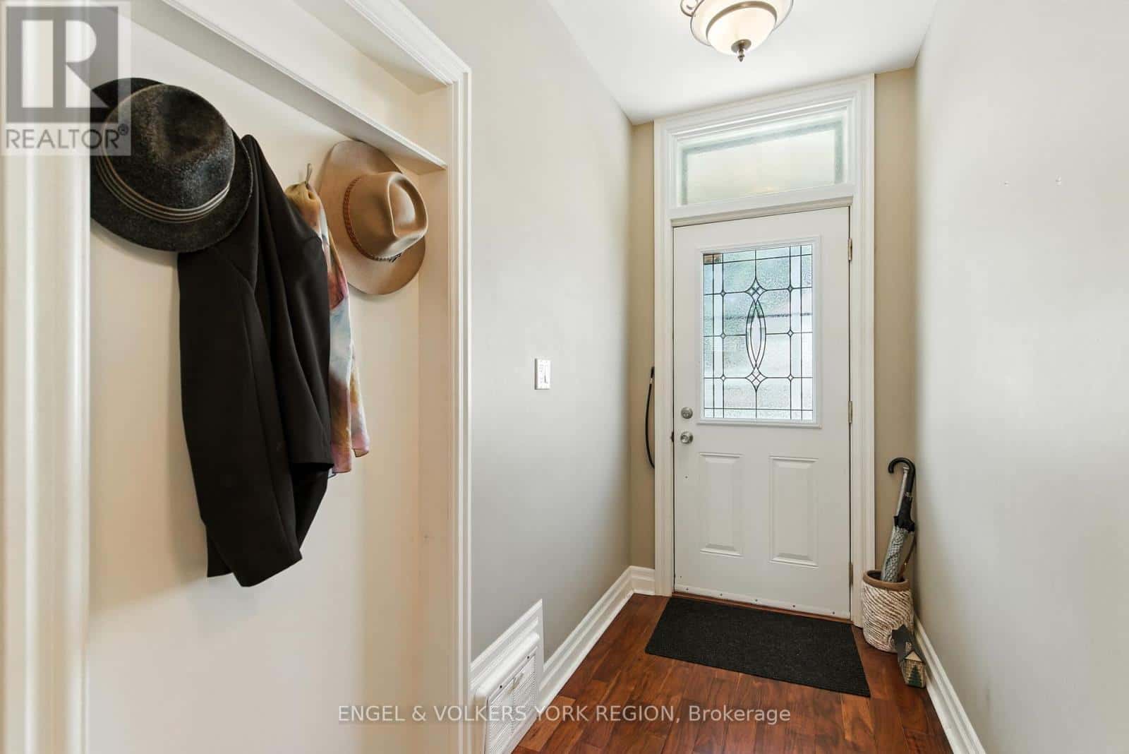 484 JOHN STREET N — Hamilton (North End), Ontario - Photo 3 of 48