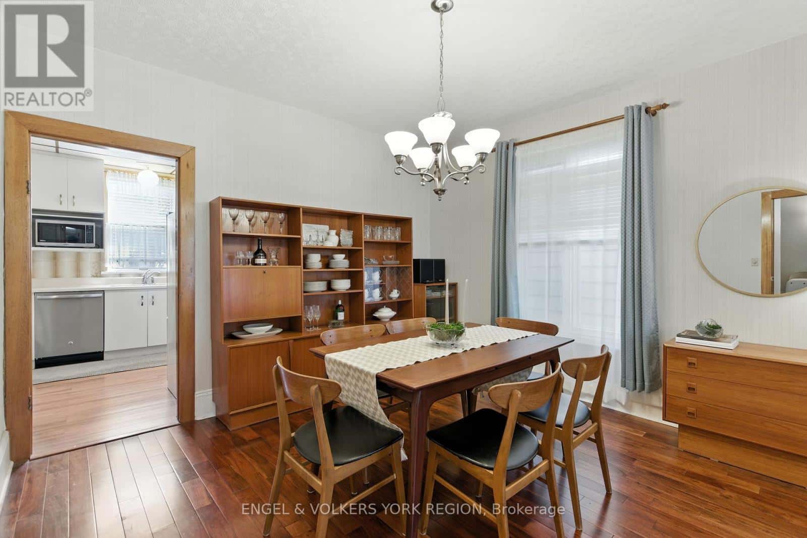 484 JOHN STREET N — Hamilton (North End), Ontario - Photo 4 of 48