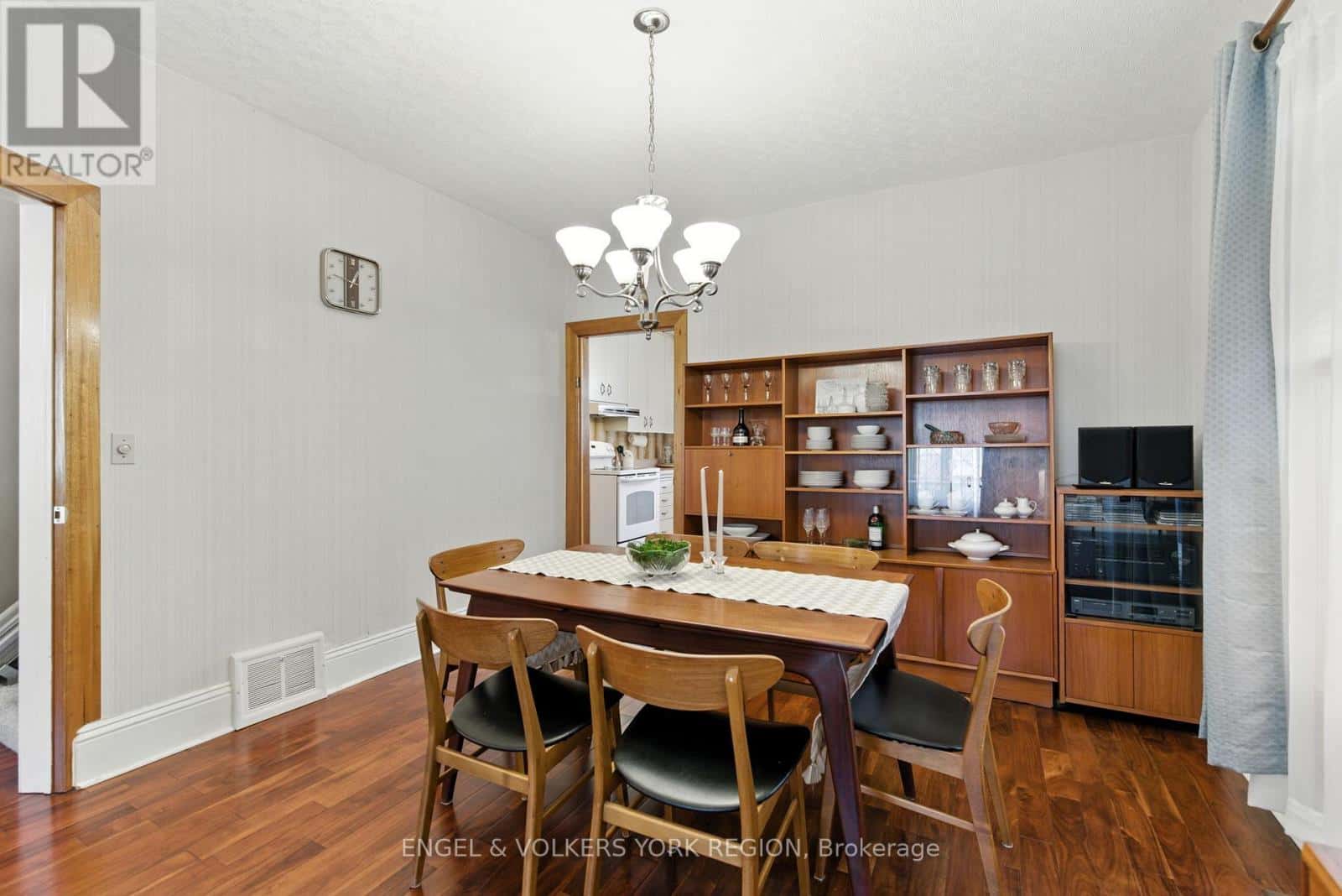 484 JOHN STREET N — Hamilton (North End), Ontario - Photo 5 of 48