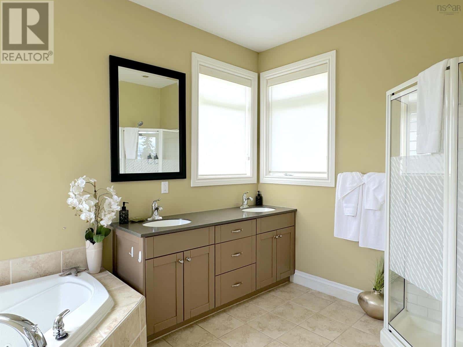 7 Bell Bay Way — Baddeck, Nova Scotia - Photo 2 of 44