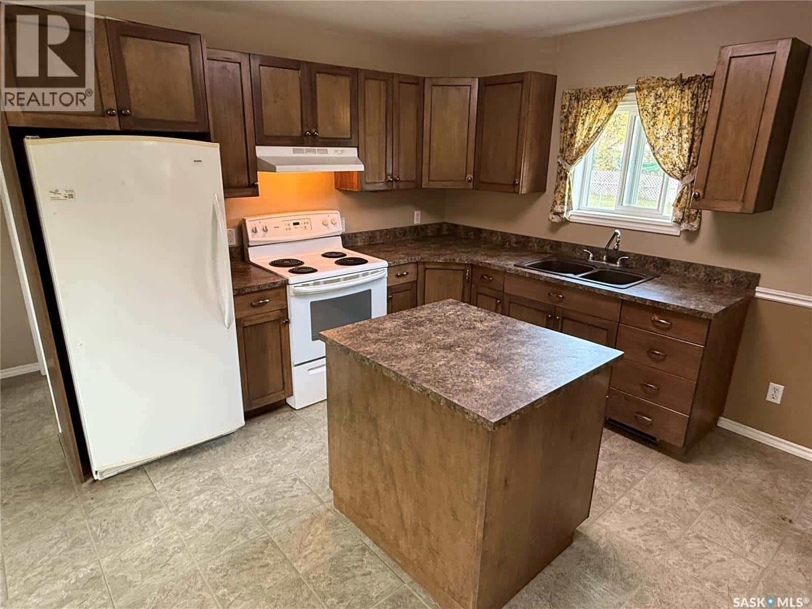 21 1st AVENUE E — Canwood Rm No. 494, Saskatchewan - Photo 5 of 13