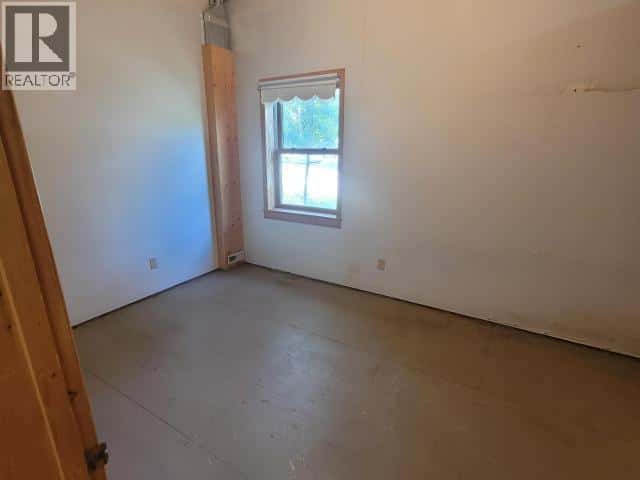 717 8TH AVENUE — Dawson City, Yukon - Photo 5 of 31