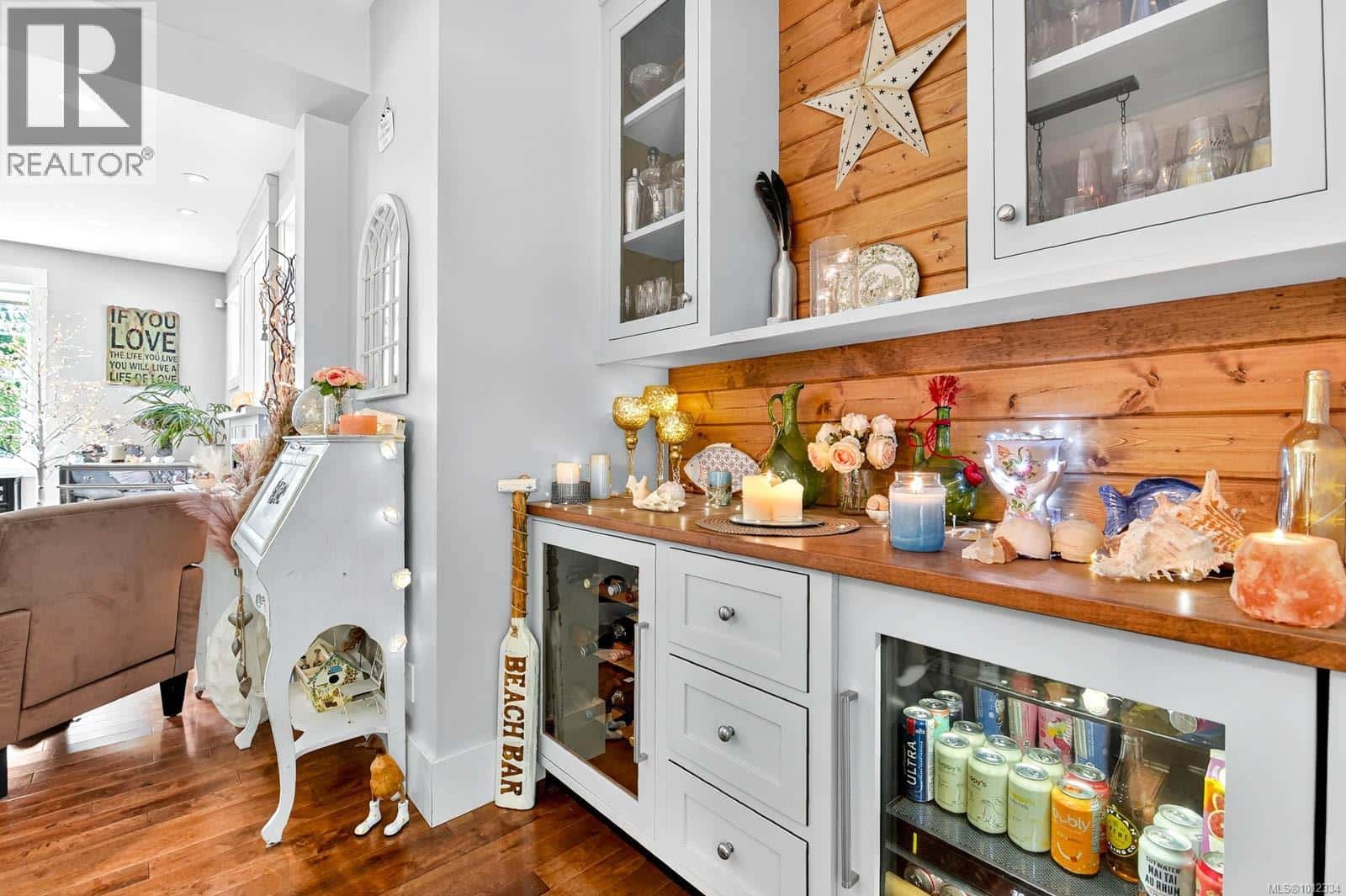 4455 Elizabeth St — Port Alberni, British Columbia - Photo 3 of 82