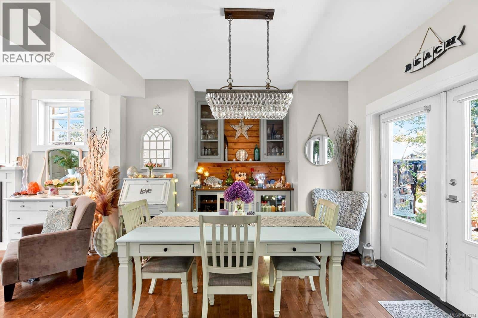 4455 Elizabeth St — Port Alberni, British Columbia - Photo 5 of 82