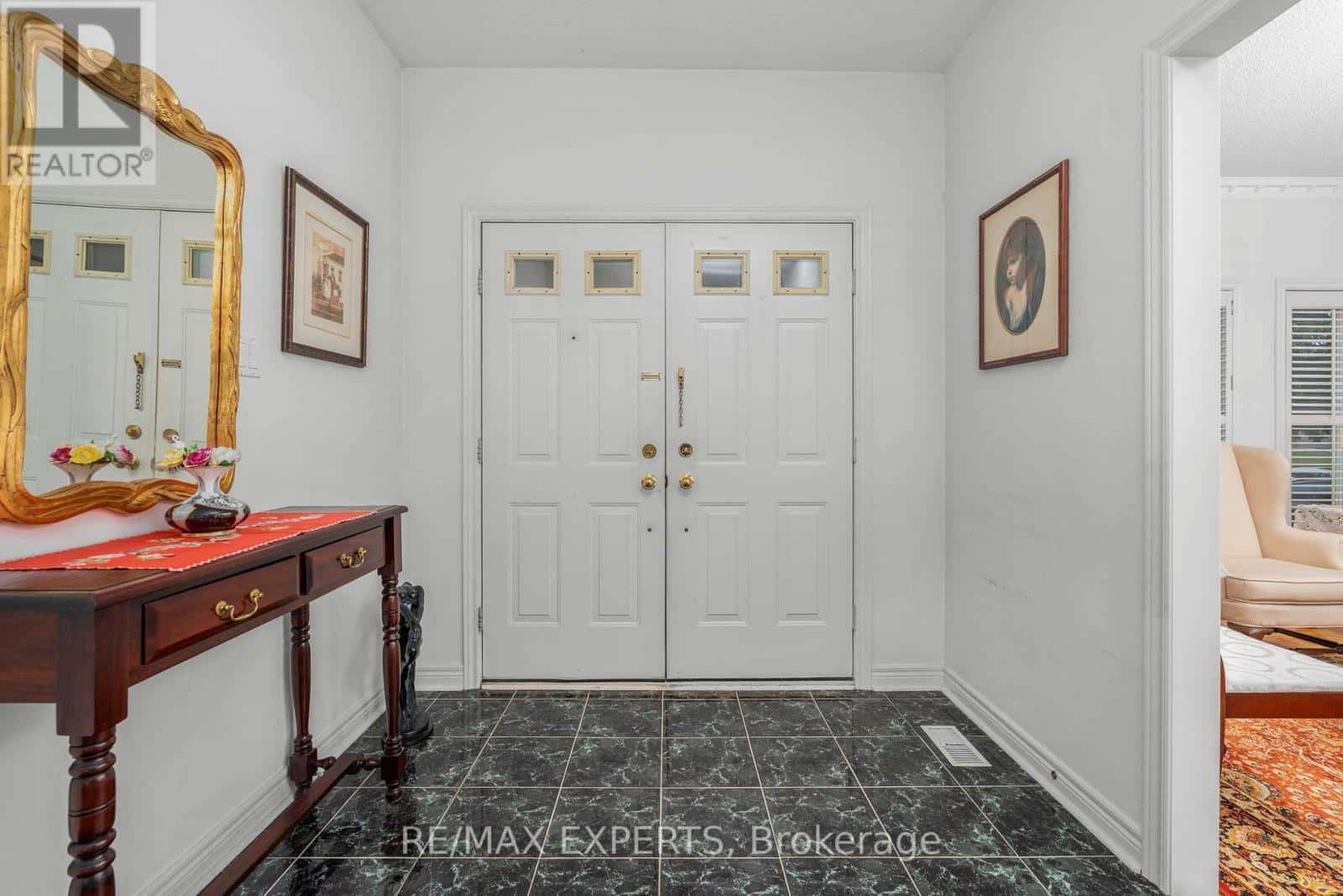 35 FALKIRK CRESCENT — Vaughan (Maple), Ontario - Photo 4 of 27