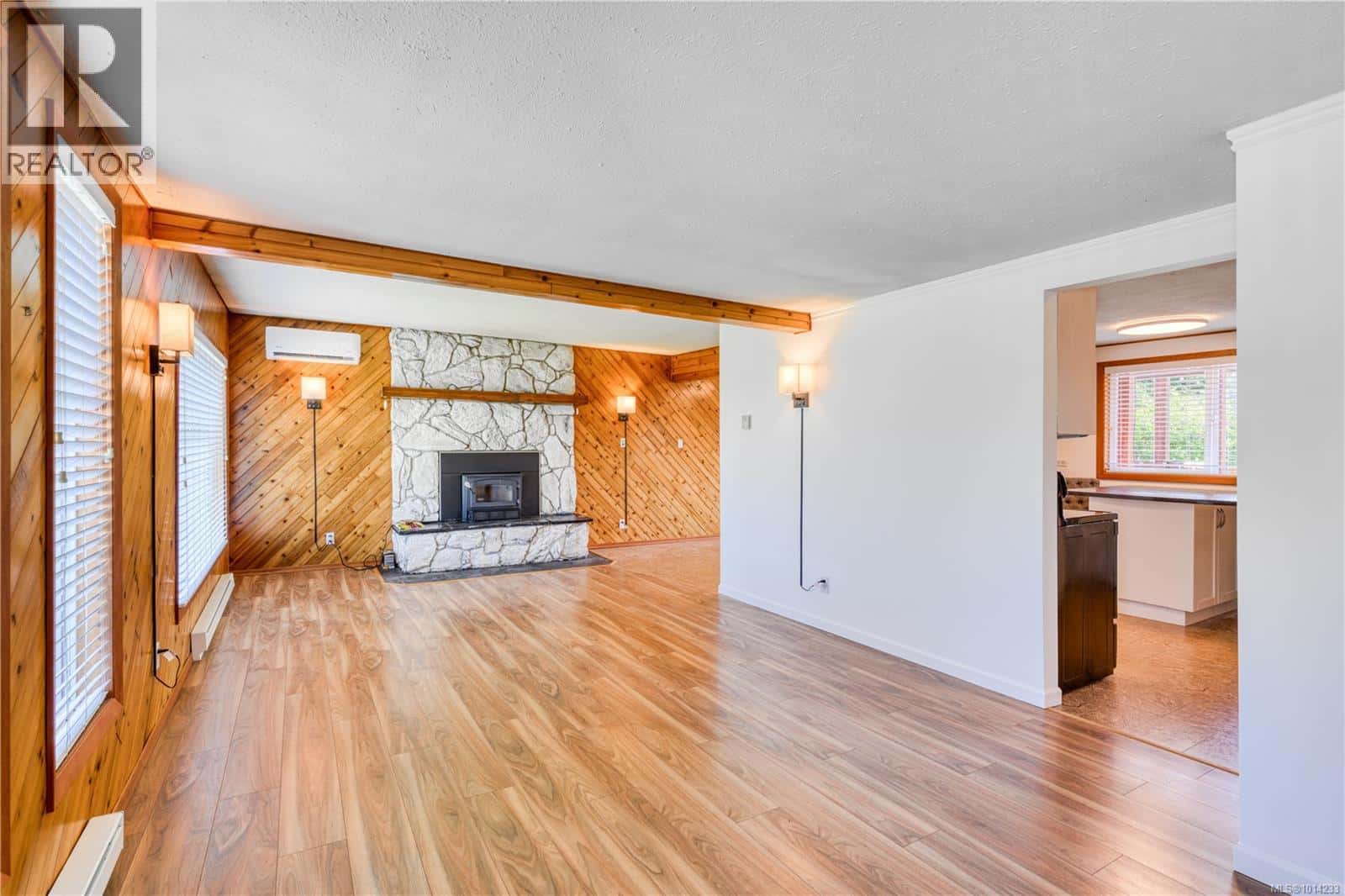 1875 Broughton Blvd — Port McNeill, British Columbia - Photo 4 of 24