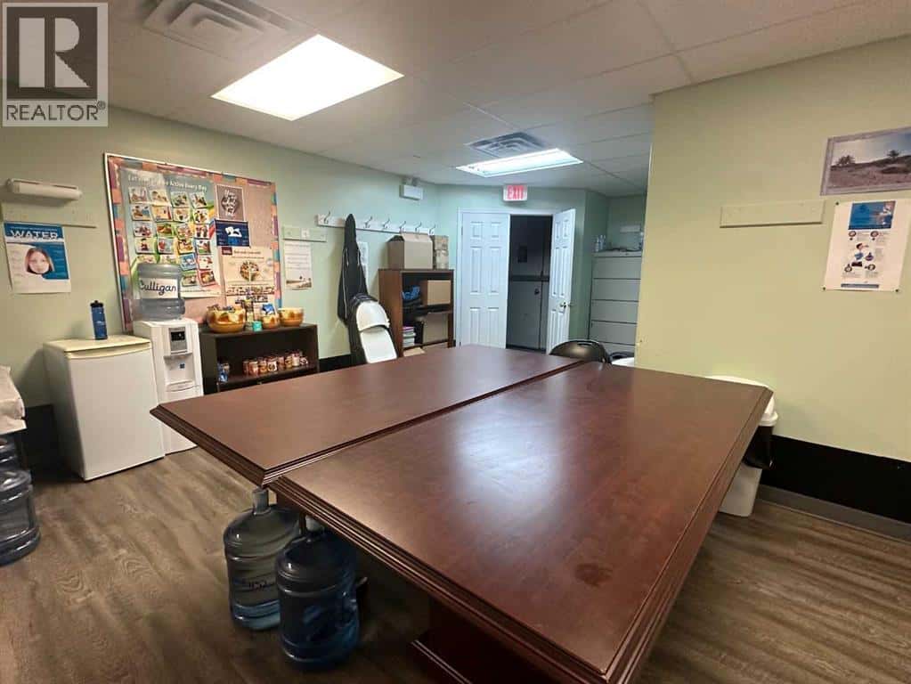 5327 48 Avenue — Taber, Alberta - Photo 2 of 12