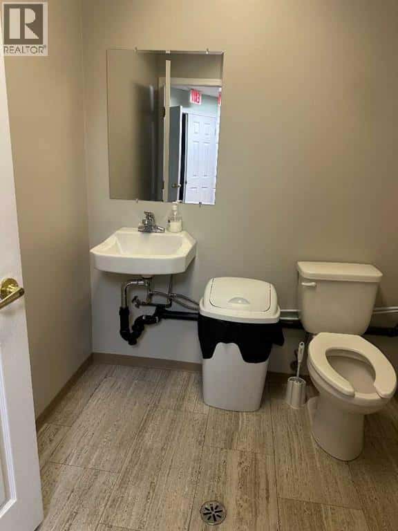 5327 48 Avenue — Taber, Alberta - Photo 5 of 12