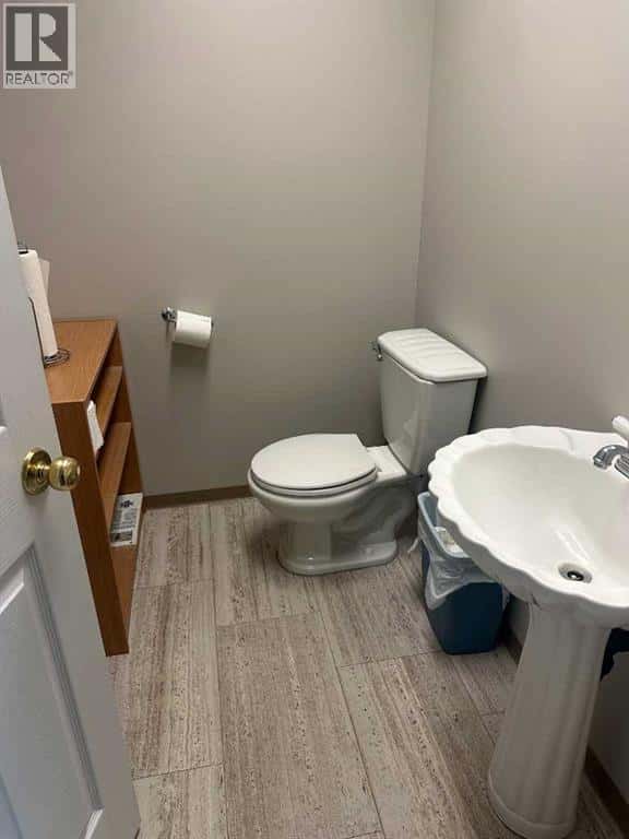 5327 48 Avenue — Taber, Alberta - Photo 3 of 12