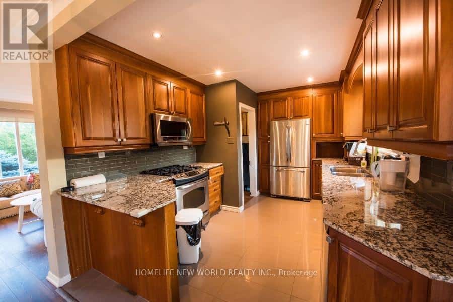 1-BEDROOM - 30 CASTLEGROVE BOULEVARD — Toronto (Parkwoods-Donalda), Ontario - Photo 3 of 8