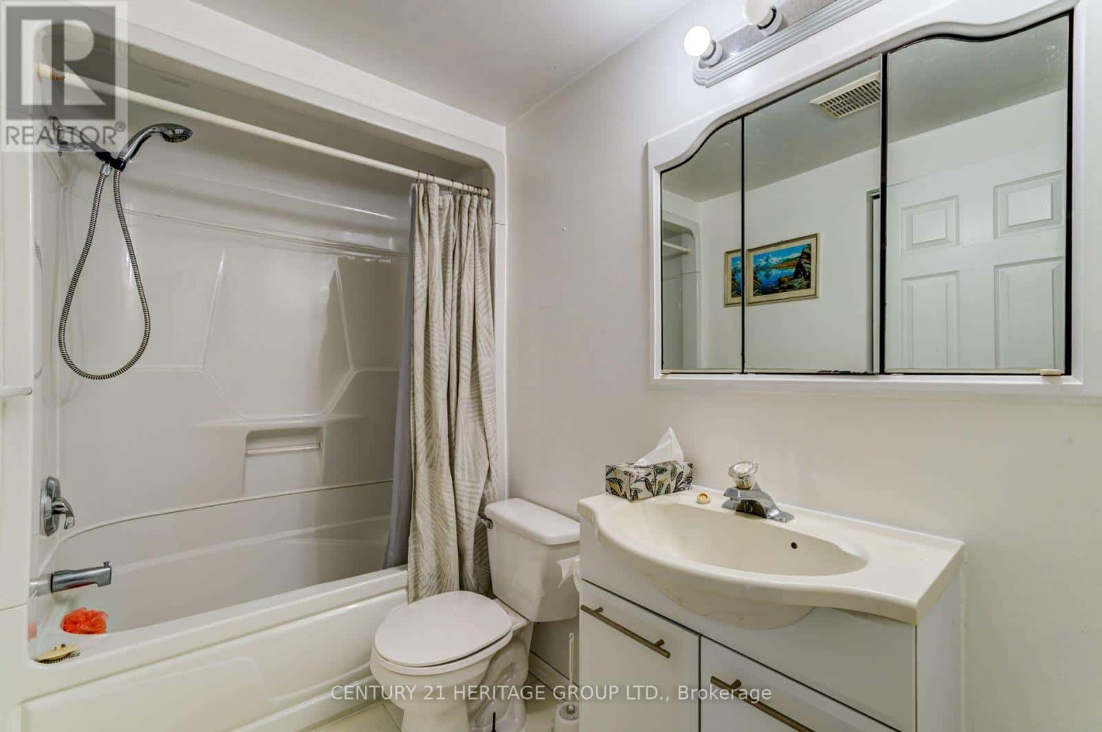 42 SHAMROCK CRESCENT