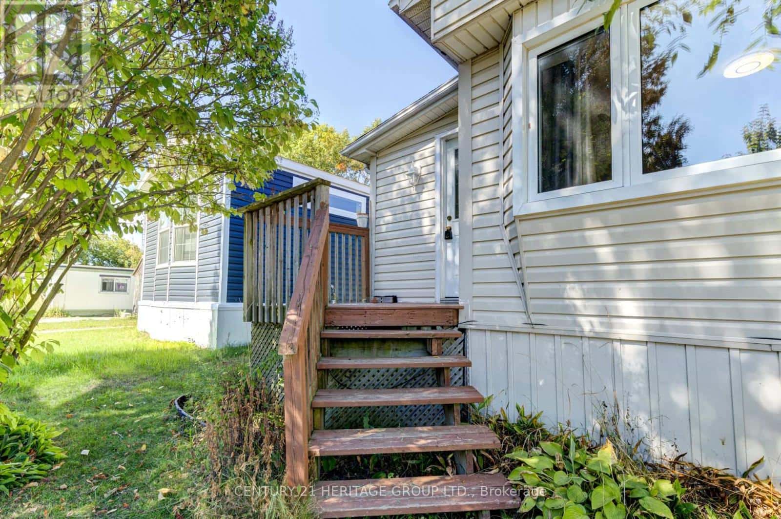 42 SHAMROCK CRESCENT — Essa, Ontario - Photo 2 of 35