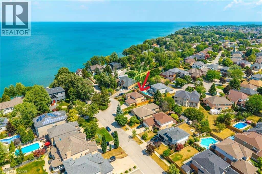 10 SHADOWDALE Drive — Stoney Creek, Ontario - Photo 2 of 50