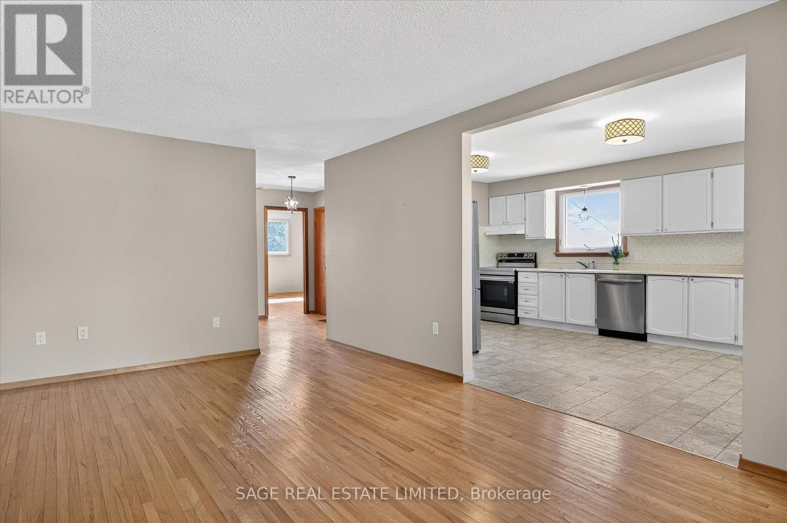 48 QUEEN STREET — Kawartha Lakes (Bobcaygeon), Ontario - Main photo