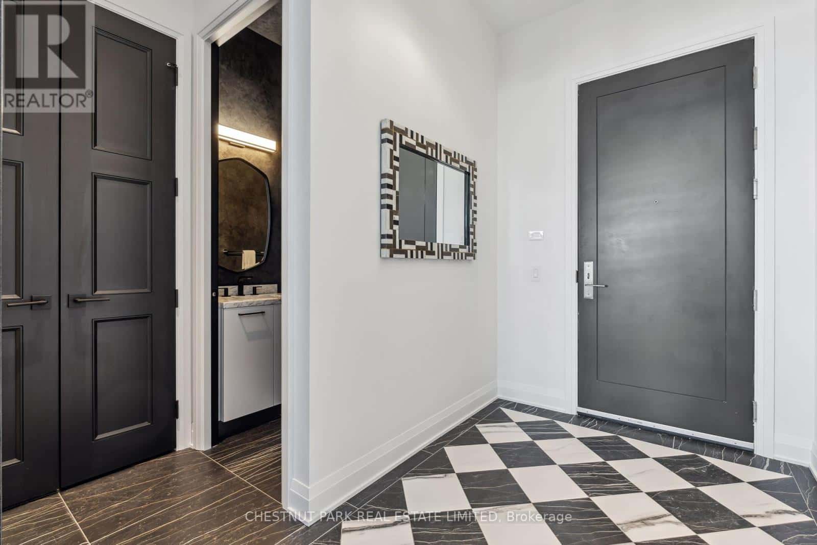 UPH01 - 33 FREDERICK TODD WAY — Toronto (Thorncliffe Park), Ontario - Photo 2 of 28