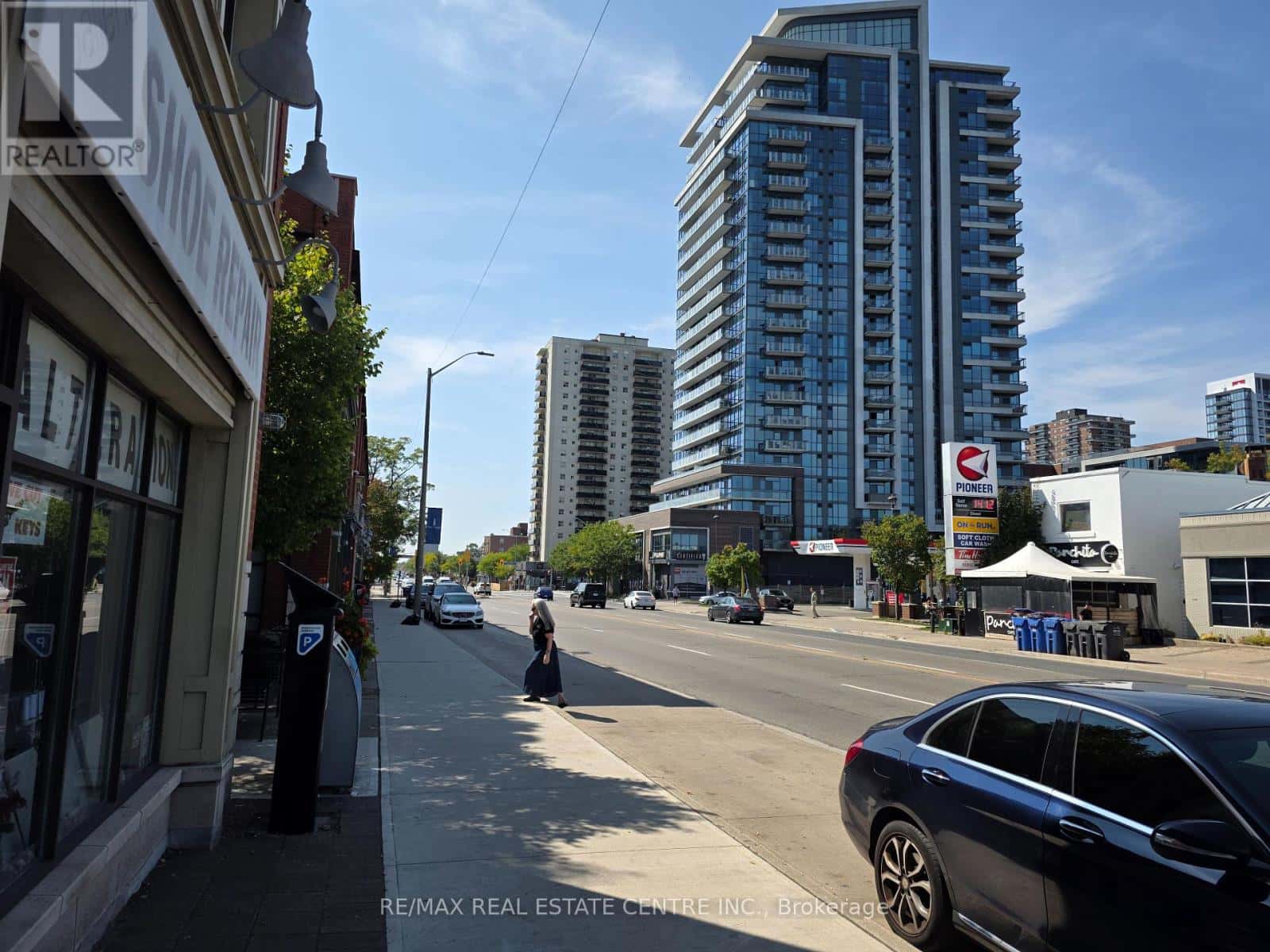 165 LAKESHORE ROAD E — Mississauga (Port Credit), Ontario - Photo 2 of 11