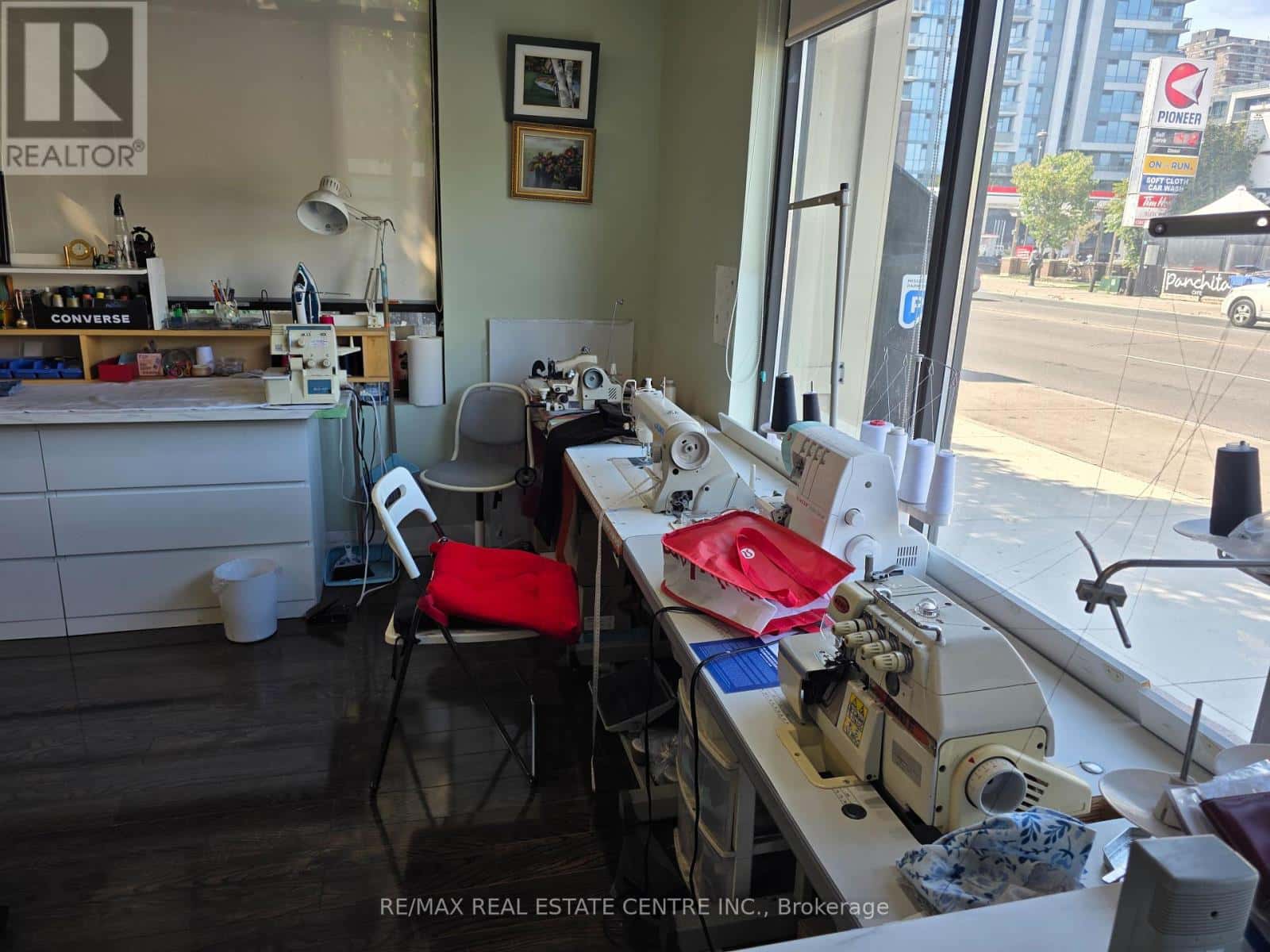 165 LAKESHORE ROAD E — Mississauga (Port Credit), Ontario - Photo 4 of 11