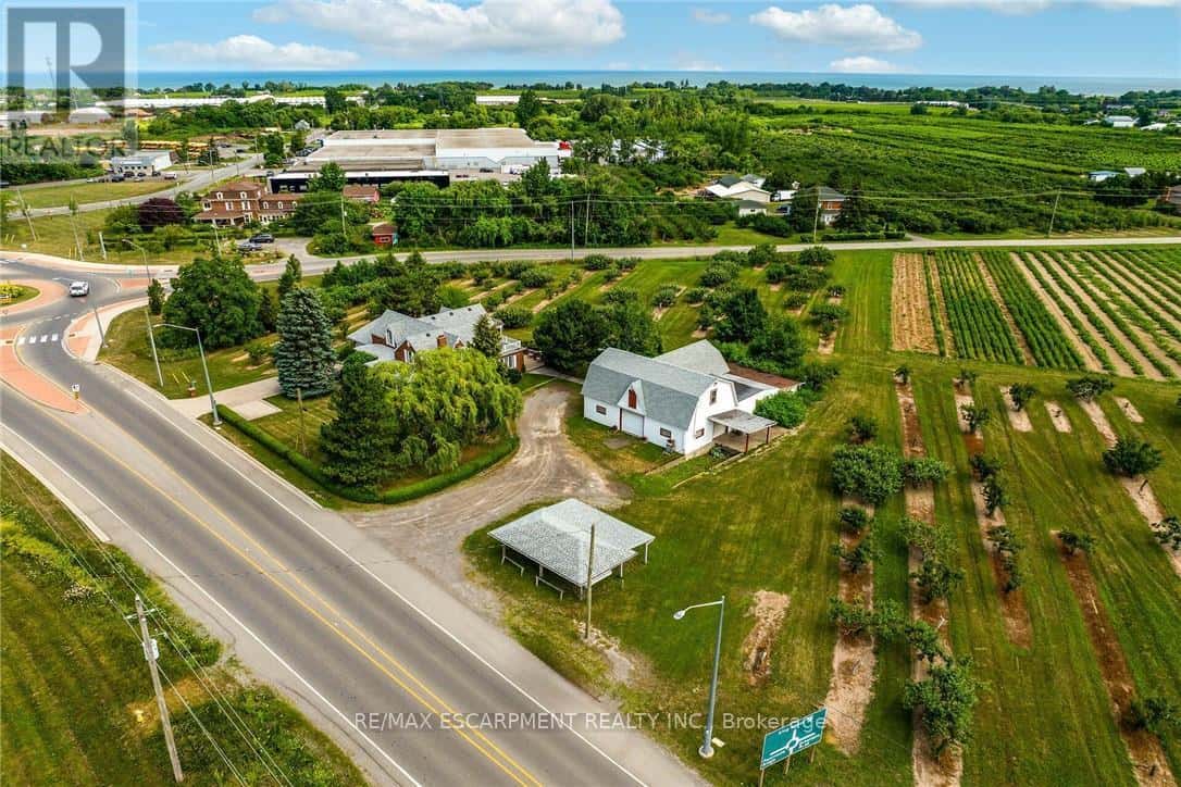 5581 KING STREET — Lincoln (Beamsville), Ontario - Photo 2 of 50