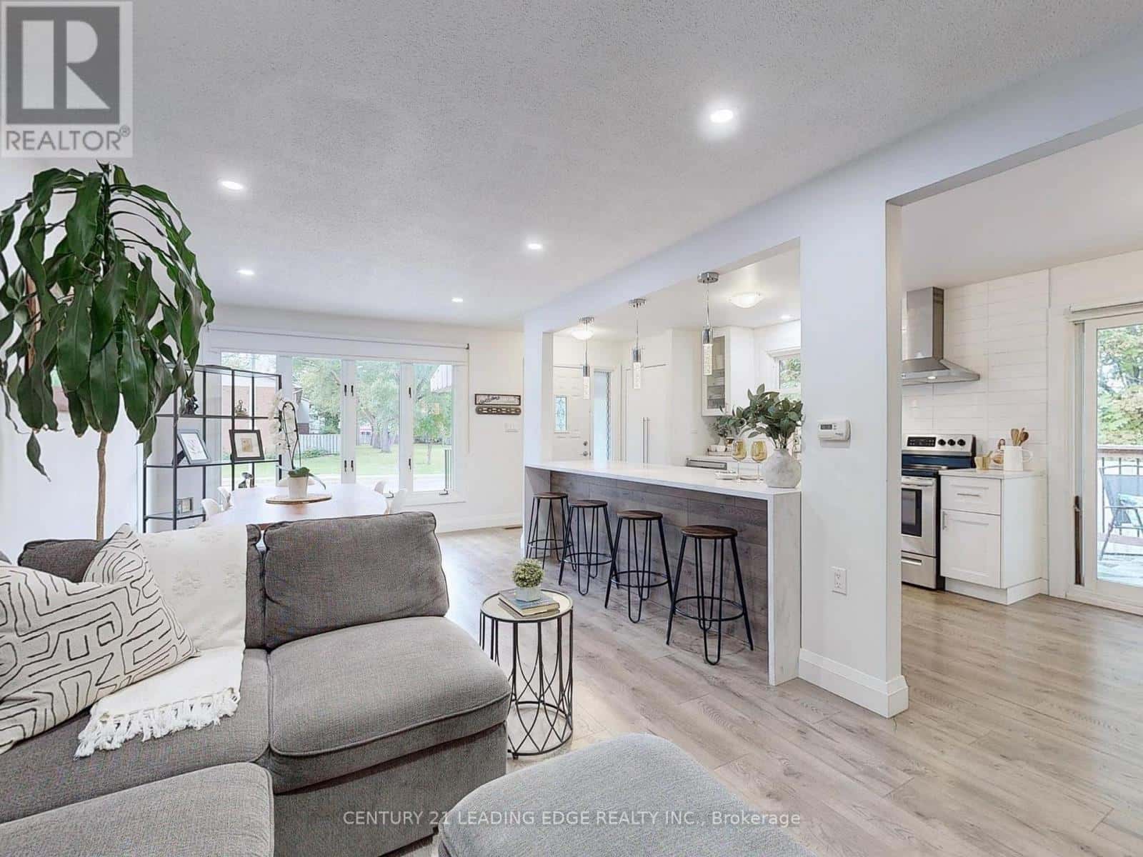 49 QUIGLEY ROAD — Hamilton (Vincent), Ontario - Photo 2 of 43