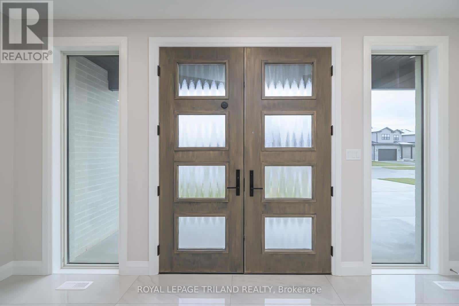 177 MIDDLETON AVENUE — London South (South W), Ontario - Photo 4 of 40