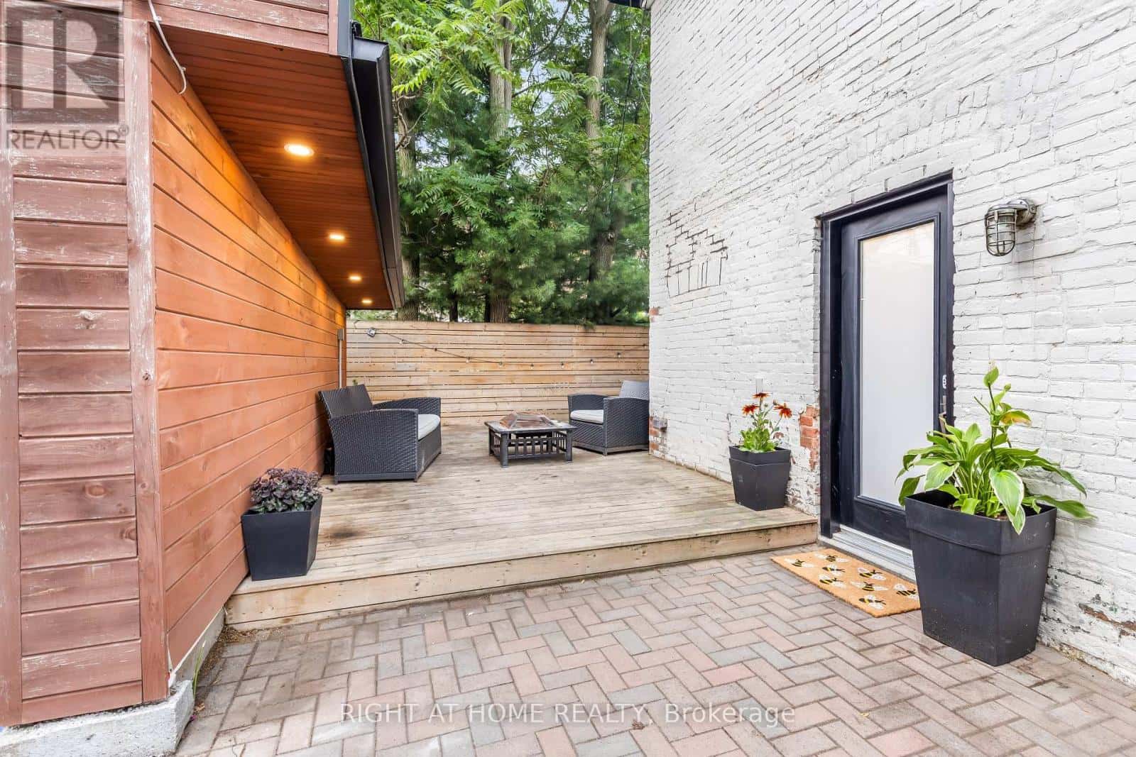 377 LANSDOWNE AVENUE — Toronto (Dufferin Grove), Ontario - Photo 4 of 37