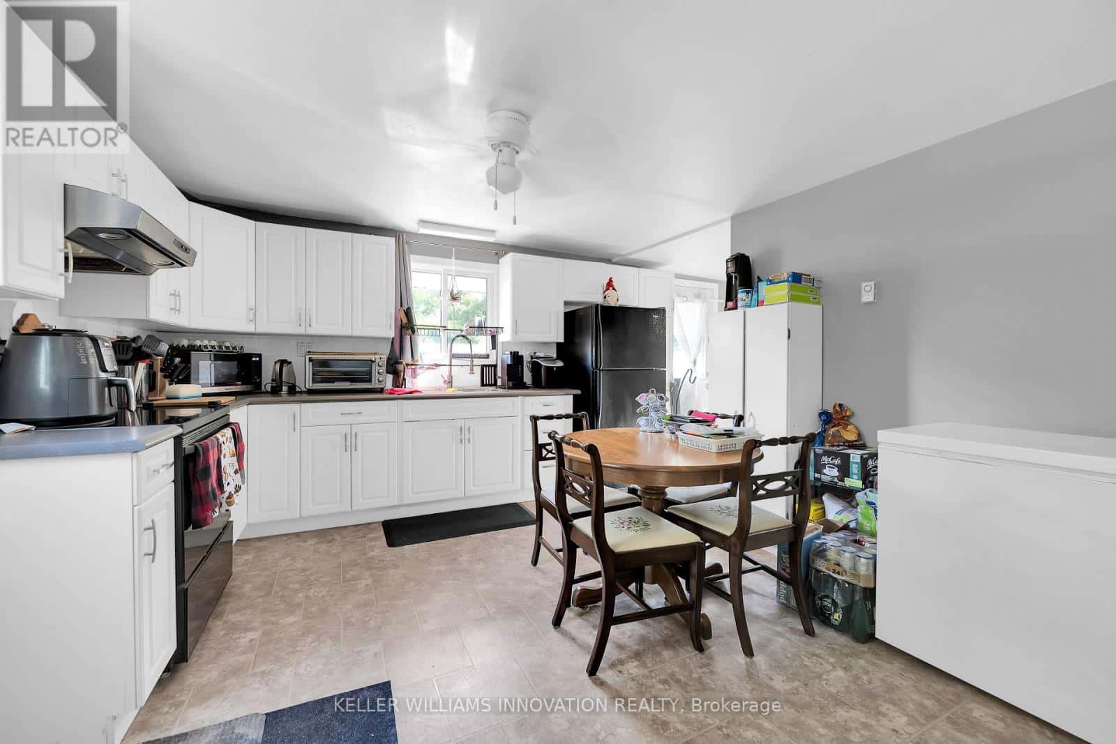 4249 ACADEMY STREET — Lincoln (Beamsville), Ontario - Photo 2 of 26