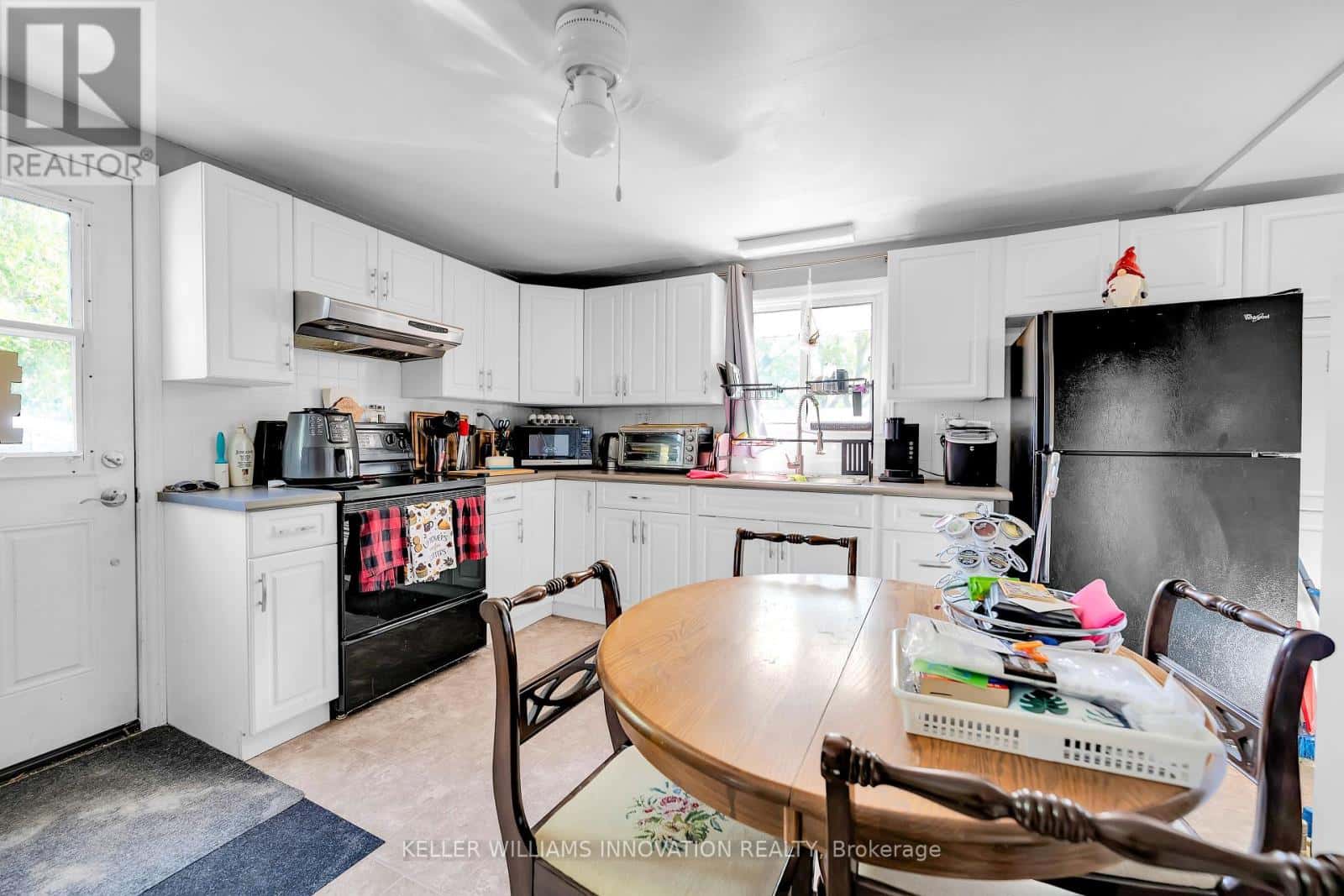 4249 ACADEMY STREET — Lincoln (Beamsville), Ontario - Photo 4 of 26