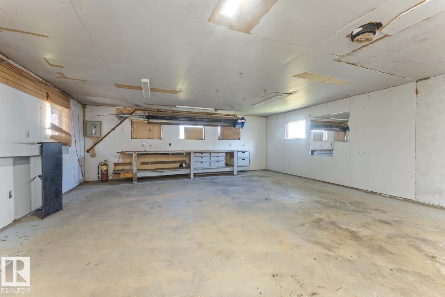 5019 62 ST — Cold Lake, Alberta - Photo 3 of 39