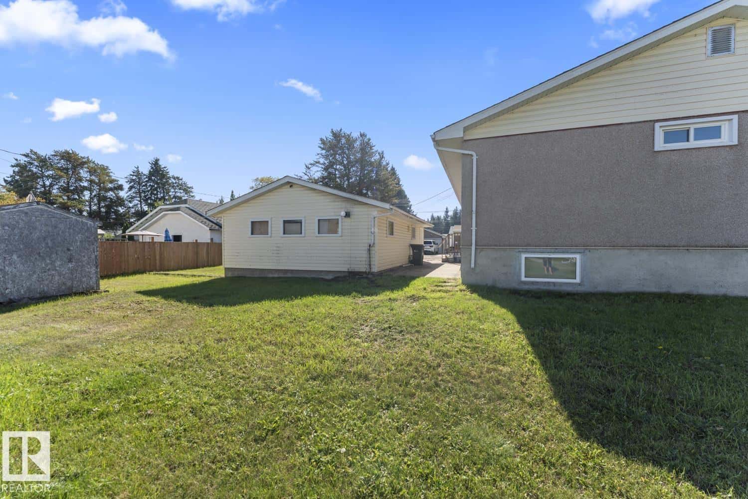 5019 62 ST — Cold Lake, Alberta - Photo 4 of 39