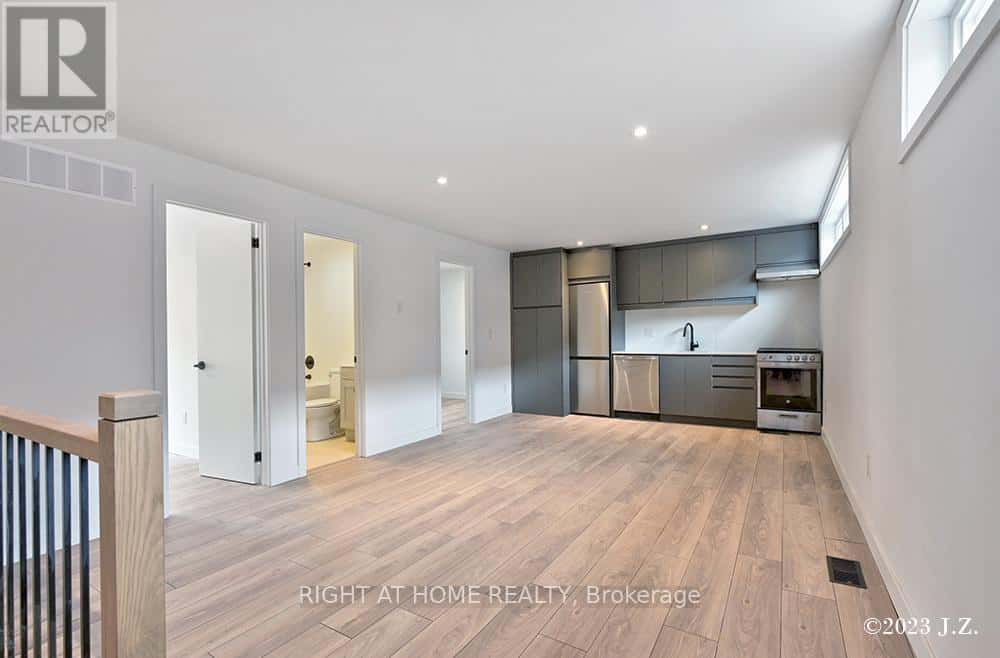 B - 48 LANARK AVENUE — Toronto (Oakwood Village), Ontario - Photo 2 of 8