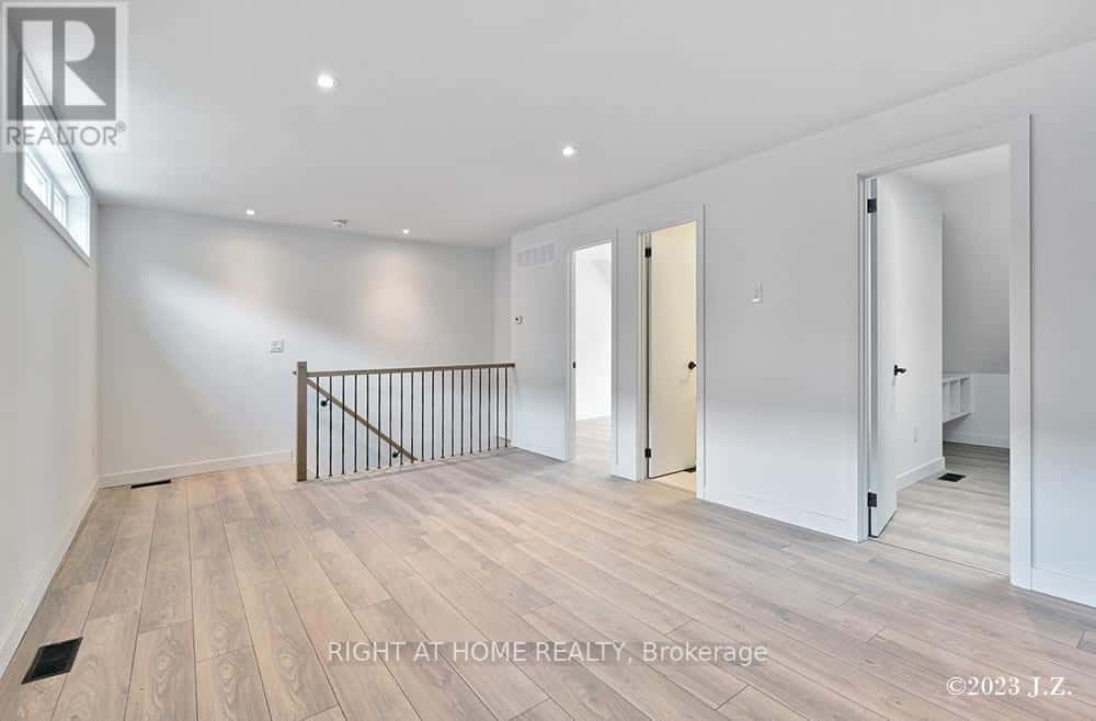 B - 48 LANARK AVENUE — Toronto (Oakwood Village), Ontario - Photo 3 of 8