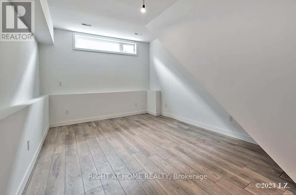 B - 48 LANARK AVENUE — Toronto (Oakwood Village), Ontario - Photo 4 of 8