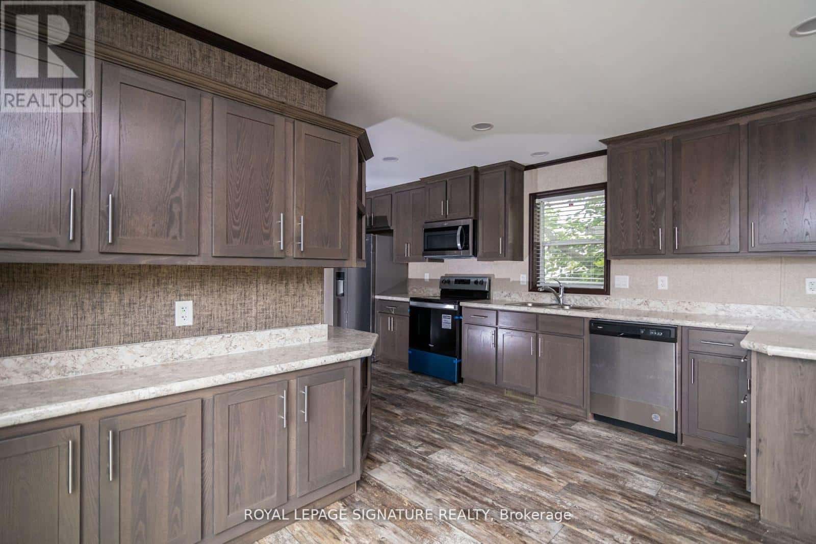 142 REGENCY DRIVE — Chatham-Kent (Chatham), Ontario - Photo 5 of 29