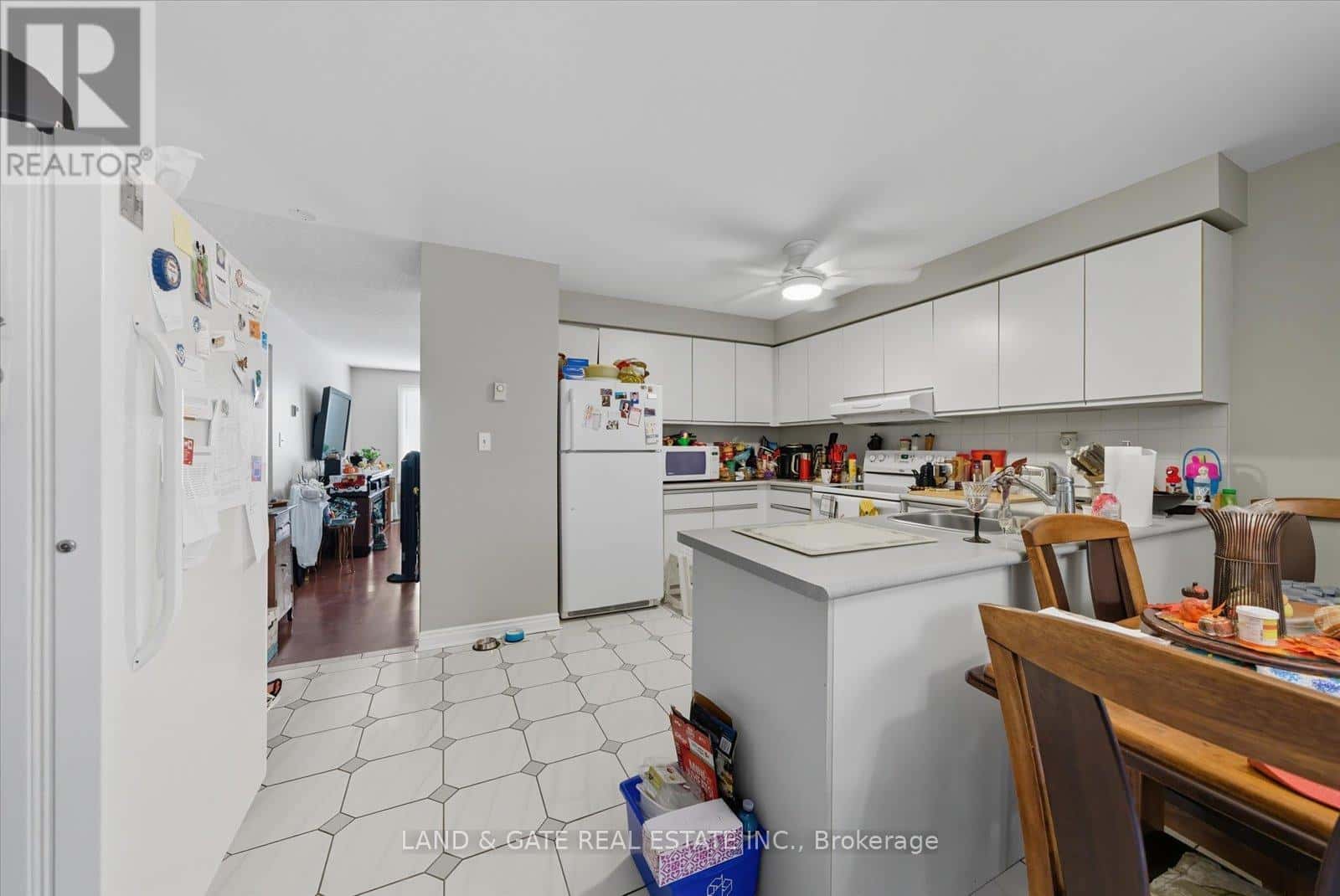 Oshawa (Vanier), Ontario — Oshawa (Vanier), Ontario - Photo 2 of 48