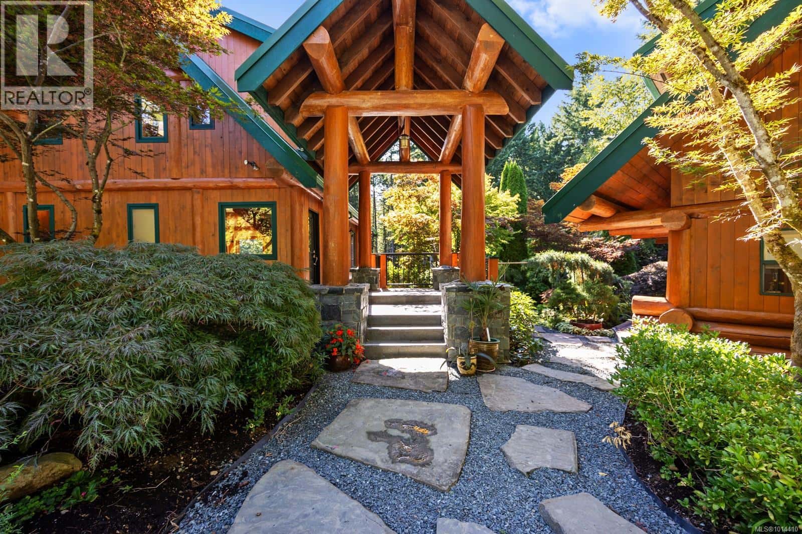 900 Spider Lake Rd — Qualicum Beach, British Columbia - Photo 2 of 75