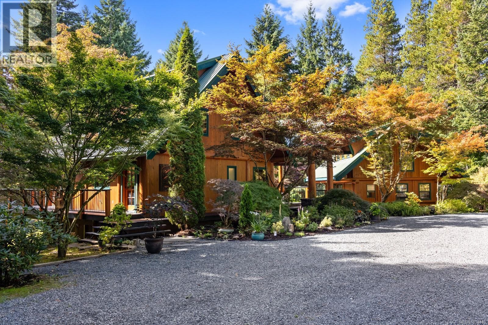 900 Spider Lake Rd — Qualicum Beach, British Columbia - Main photo