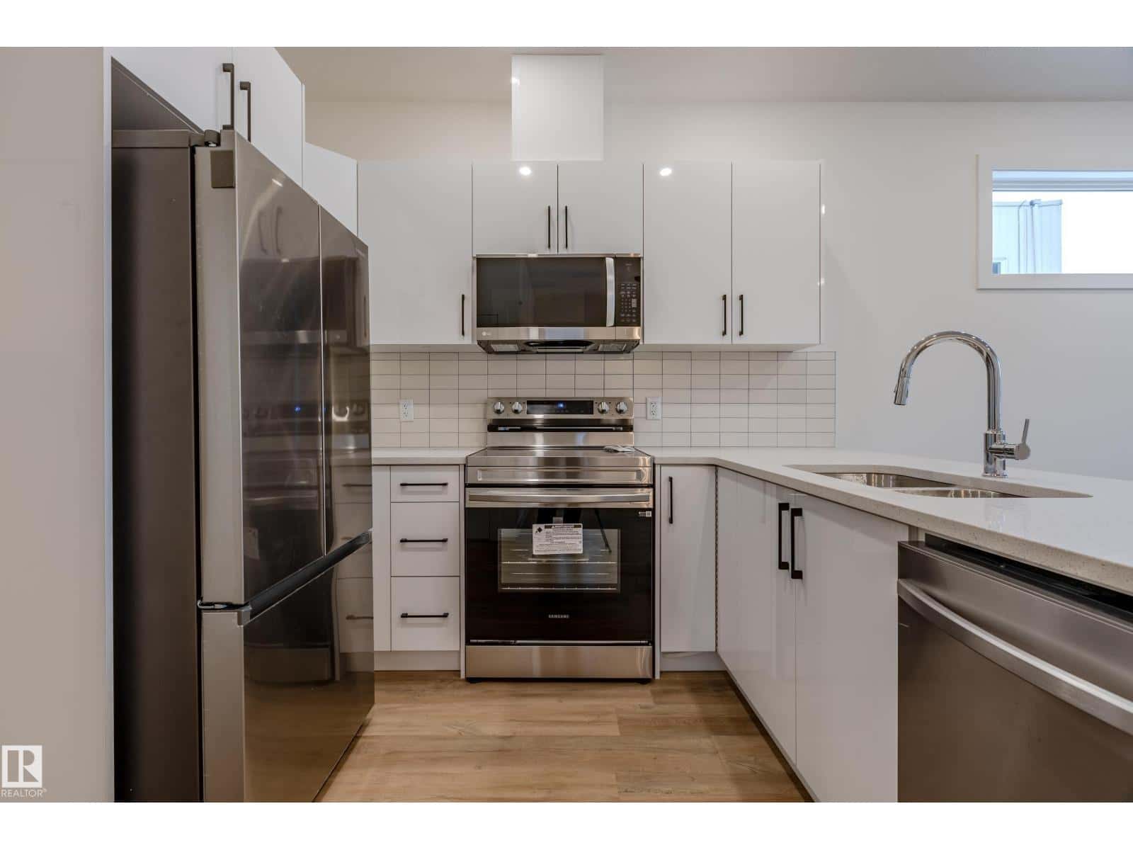 4921 50 AV — Legal, Alberta - Photo 4 of 39