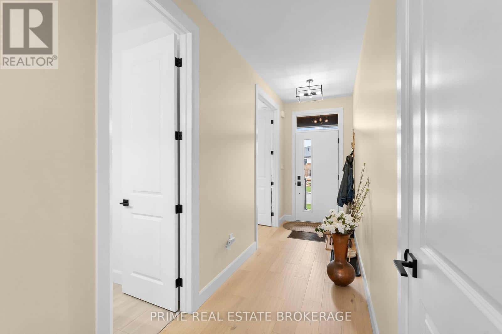 3 - 106 COASTAL CRESCENT — Lambton Shores (Grand Bend), Ontario - Photo 4 of 41