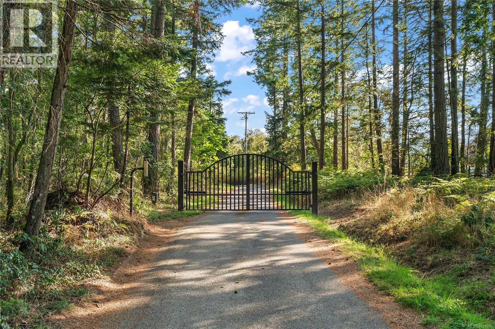 845 Downey Rd — North Saanich, British Columbia - Photo 4 of 96