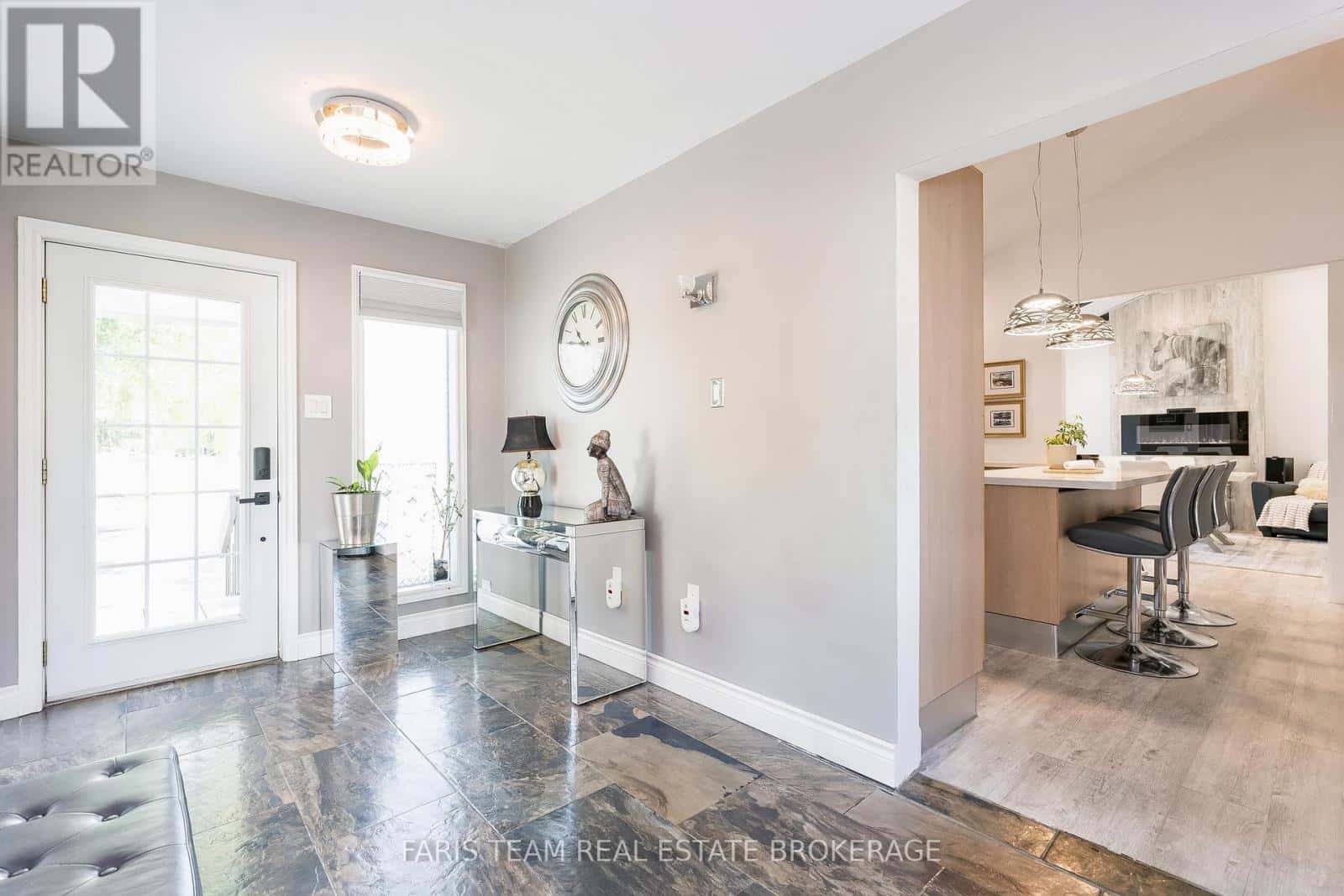 210 PARKVIEW DRIVE — Innisfil (Churchill), Ontario - Photo 5 of 27