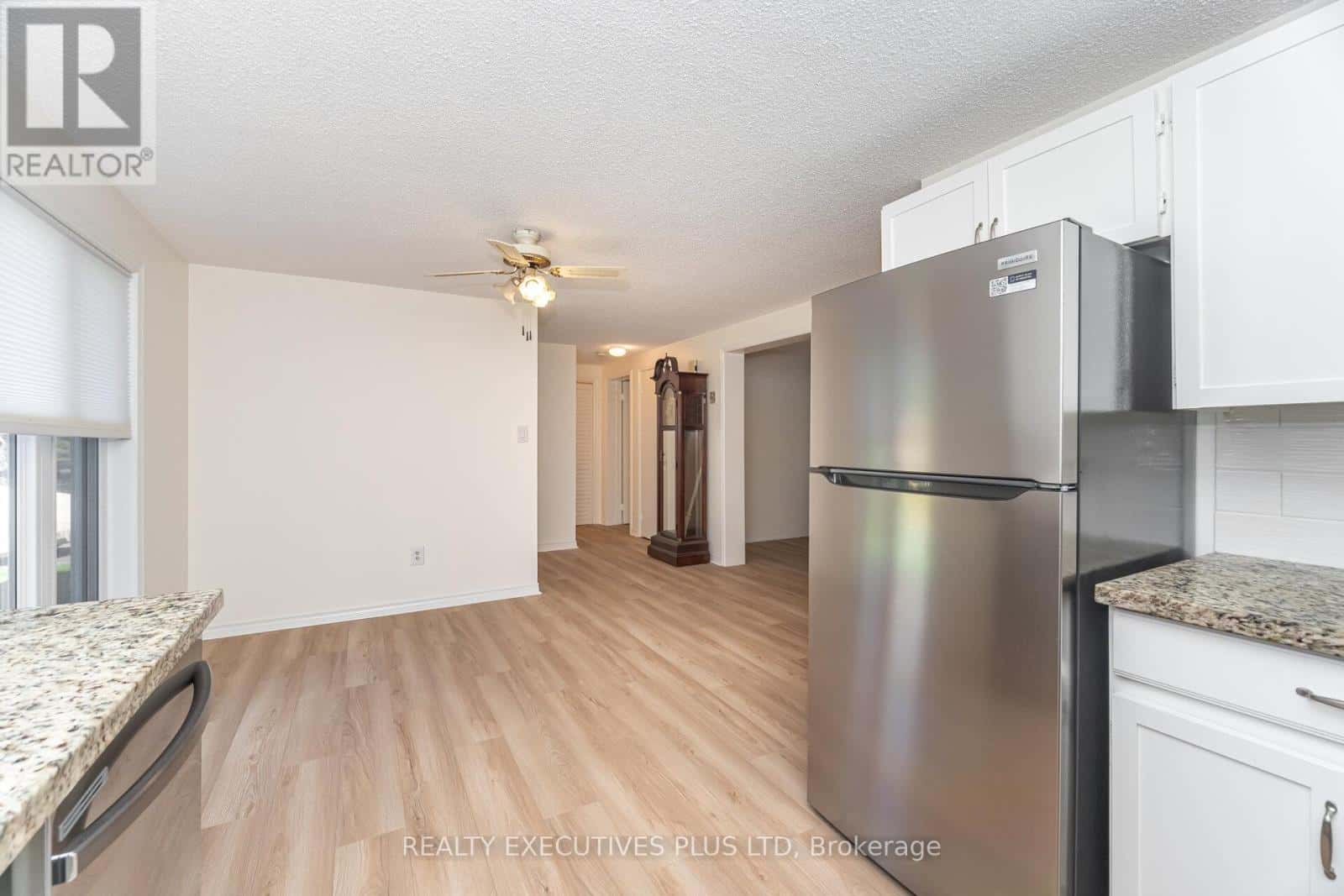 3 HICKORY COURT — New Tecumseth, Ontario - Photo 2 of 37