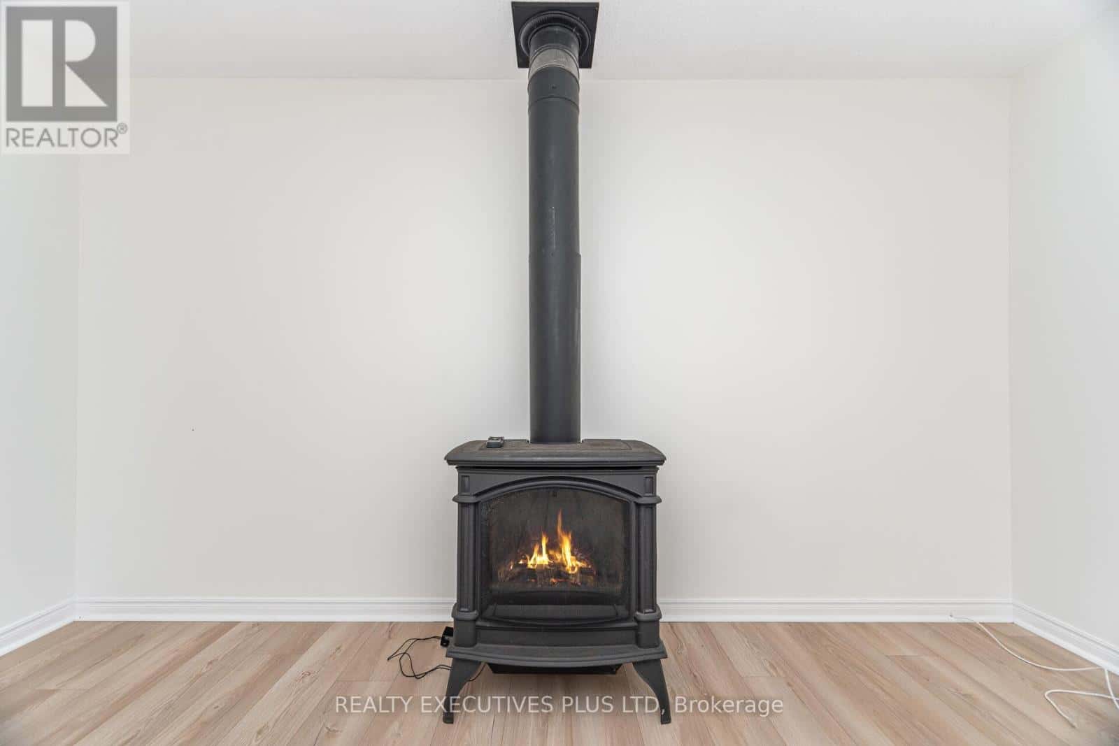 3 HICKORY COURT — New Tecumseth, Ontario - Photo 3 of 37