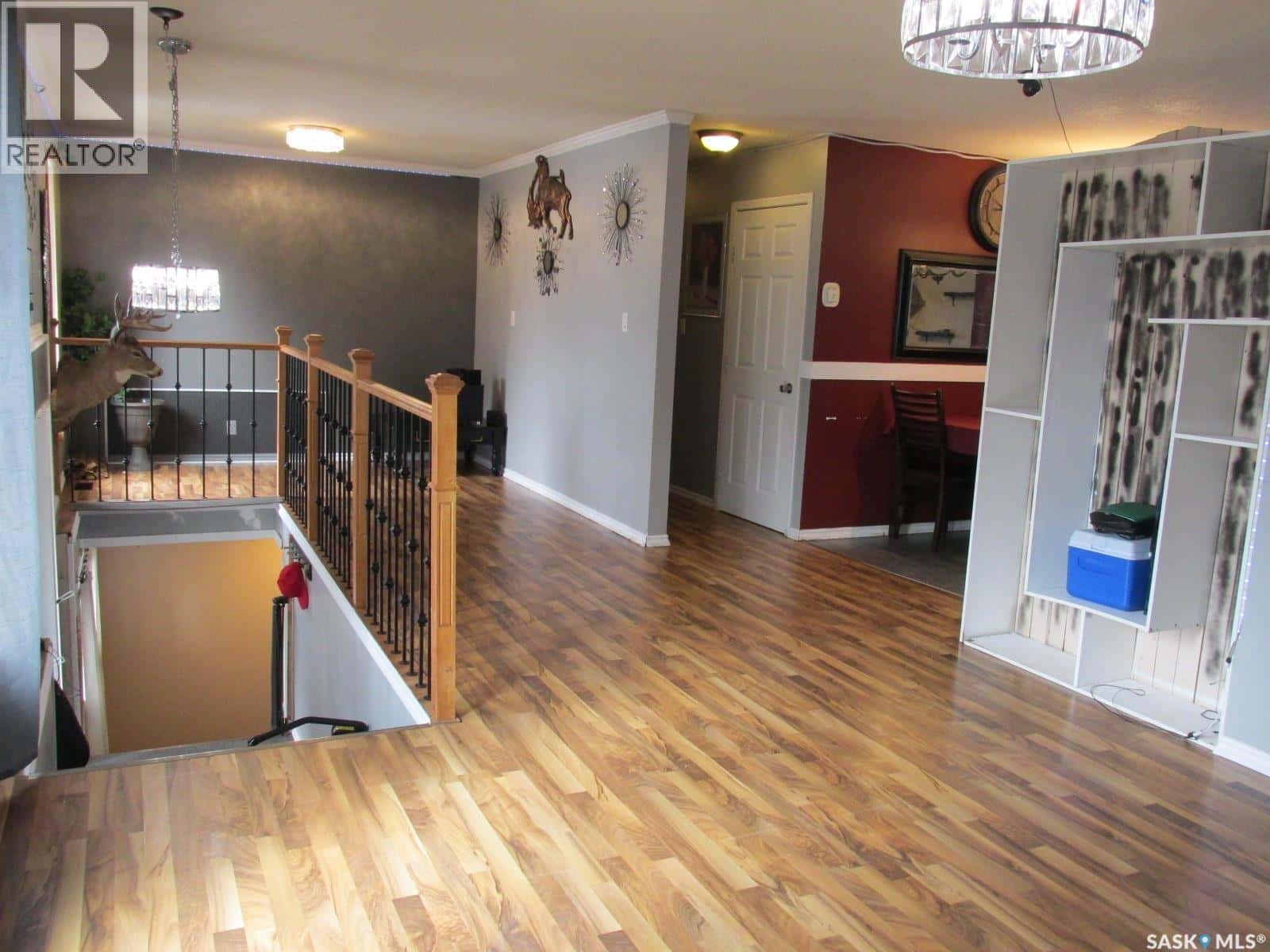 617 8th AVENUE W — Nipawin, Saskatchewan - Photo 5 of 41