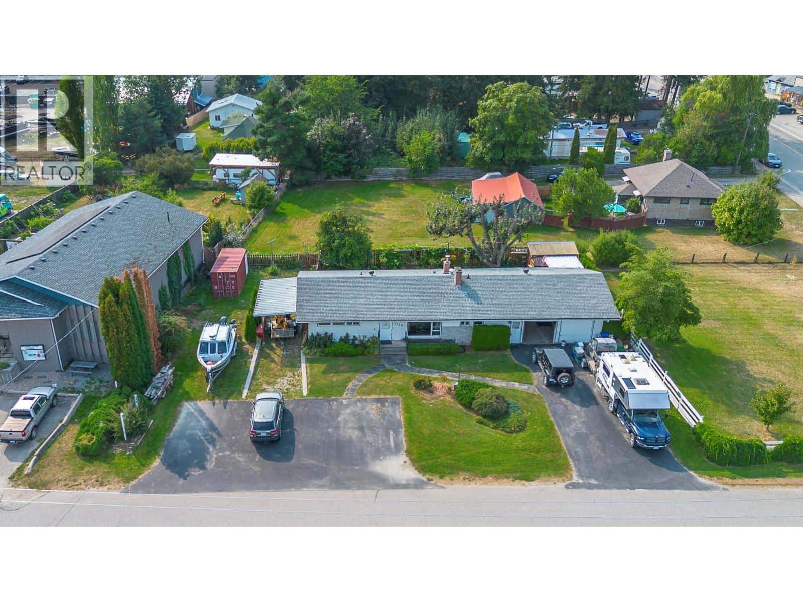 1230 Shuswap Avenue — Sicamous, British Columbia - Photo 3 of 47