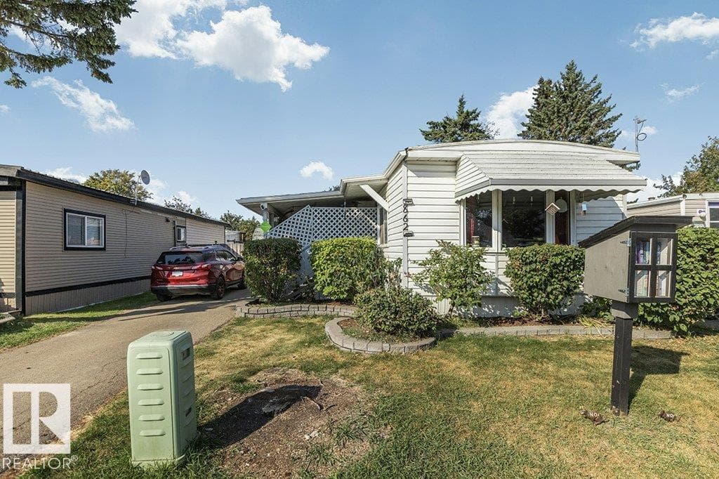 862 west coast BA NW - Main photo, Edmonton, Alberta