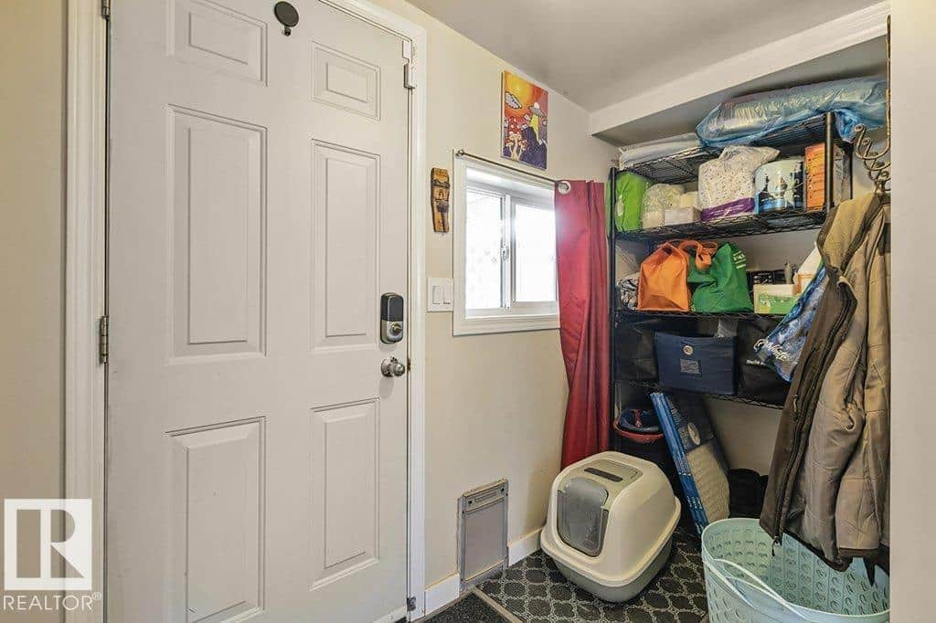 862 west coast BA NW - Photo 3 of 26, Edmonton, Alberta