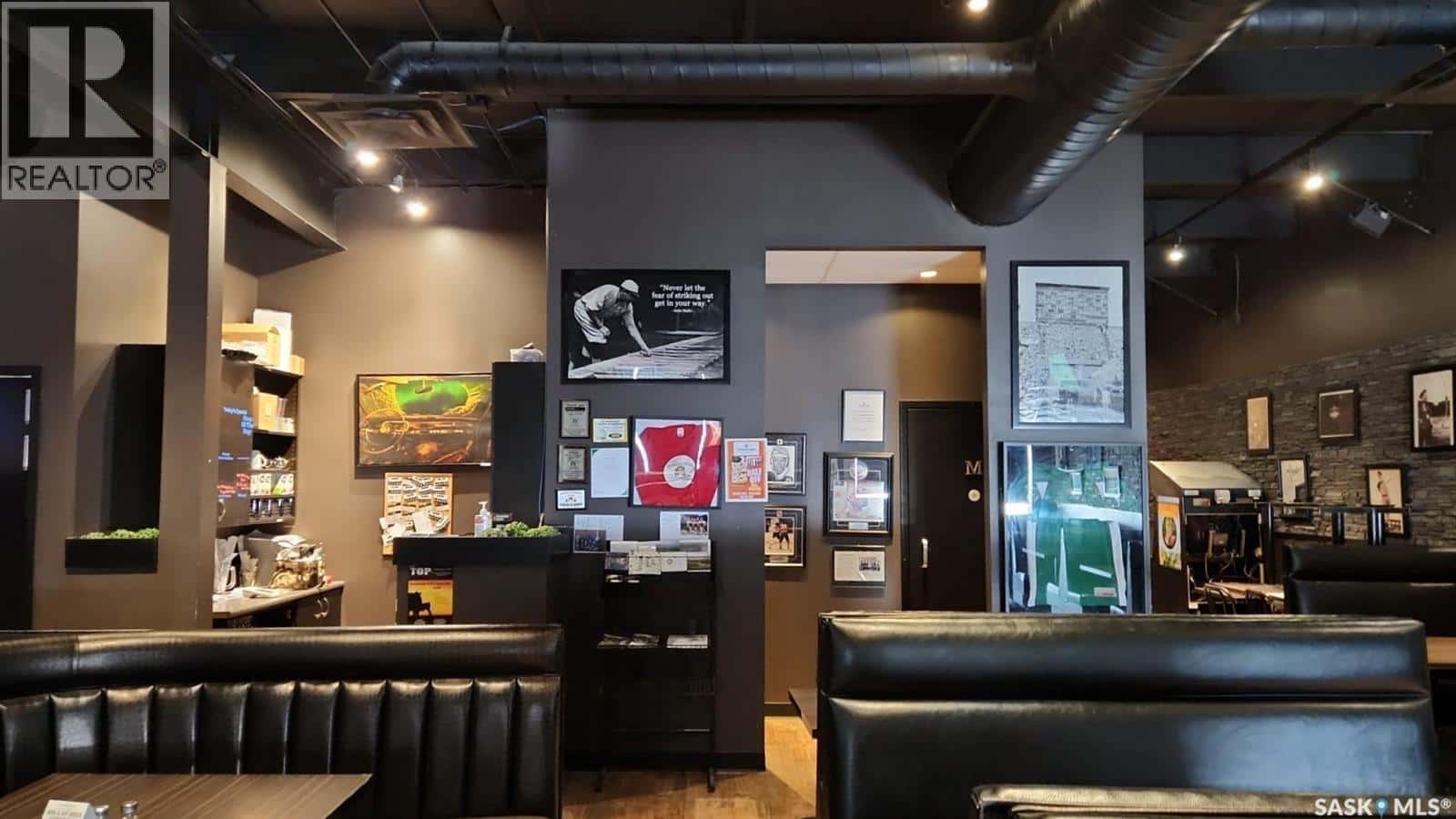 910 3rd AVENUE W — Shaunavon, Saskatchewan - Photo 2 of 29