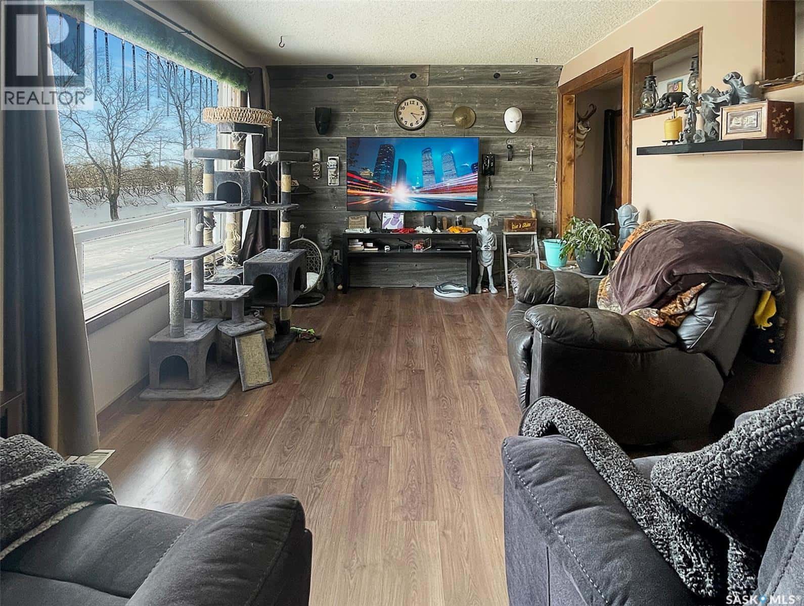 Rhineland Acreage — Swift Current Rm No. 137, Saskatchewan - Photo 4 of 28